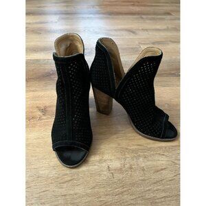 EUC Lucky Brand Suede Bootie